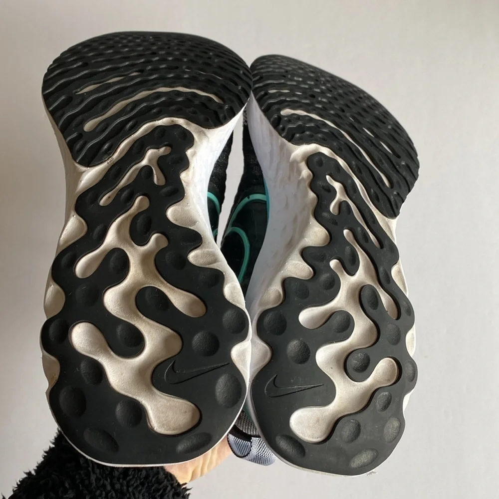 Nike Flyknit react sneaker shoes women’s 6.5 barely worn